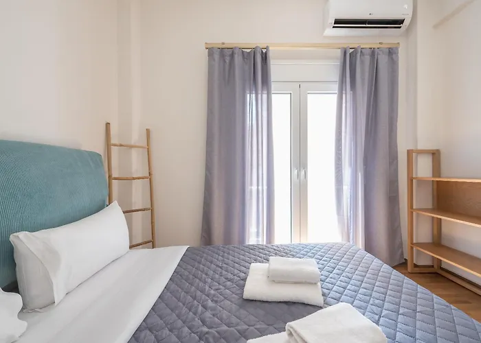 Stylish 2 Bd Urban Retreat Near Panormou Metro