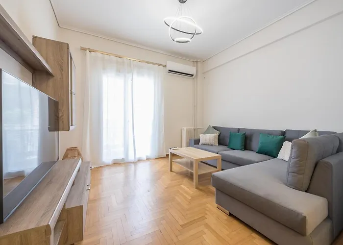 Stylish 2 Bd Urban Retreat Near Panormou Metro