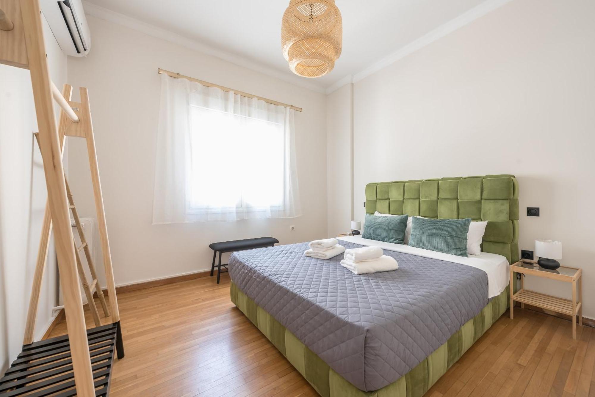 Stylish 2 Bd Urban Retreat Near Panormou Metro * Athens
