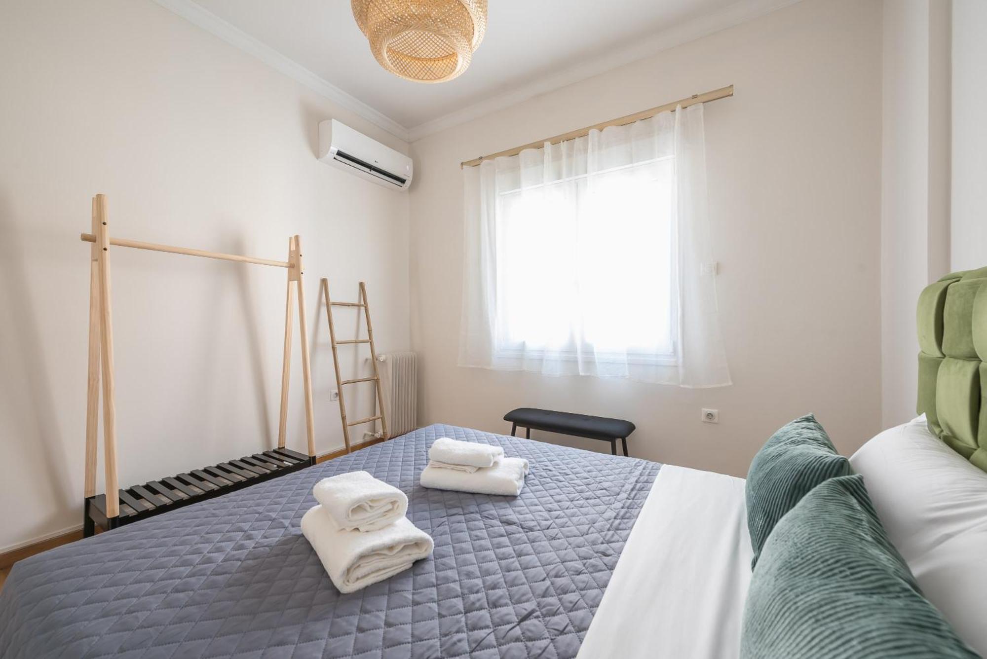 Stylish 2 Bd Urban Retreat Near Panormou Metro Apartment Athens