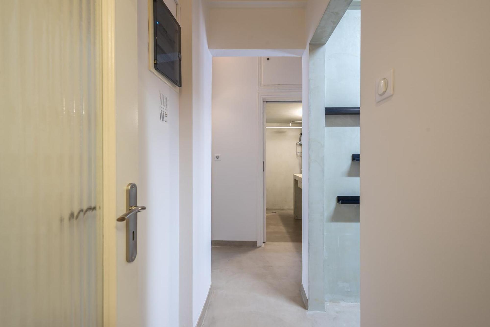 Stylish 2 Bd Urban Retreat Near Panormou Metro Athens