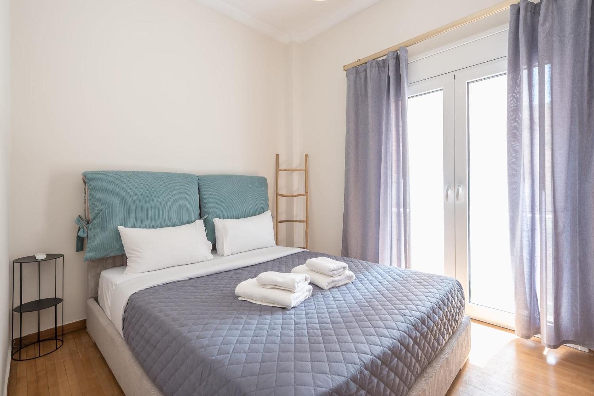 Apartment Stylish 2 Bd Urban Retreat Near Panormou Metro *