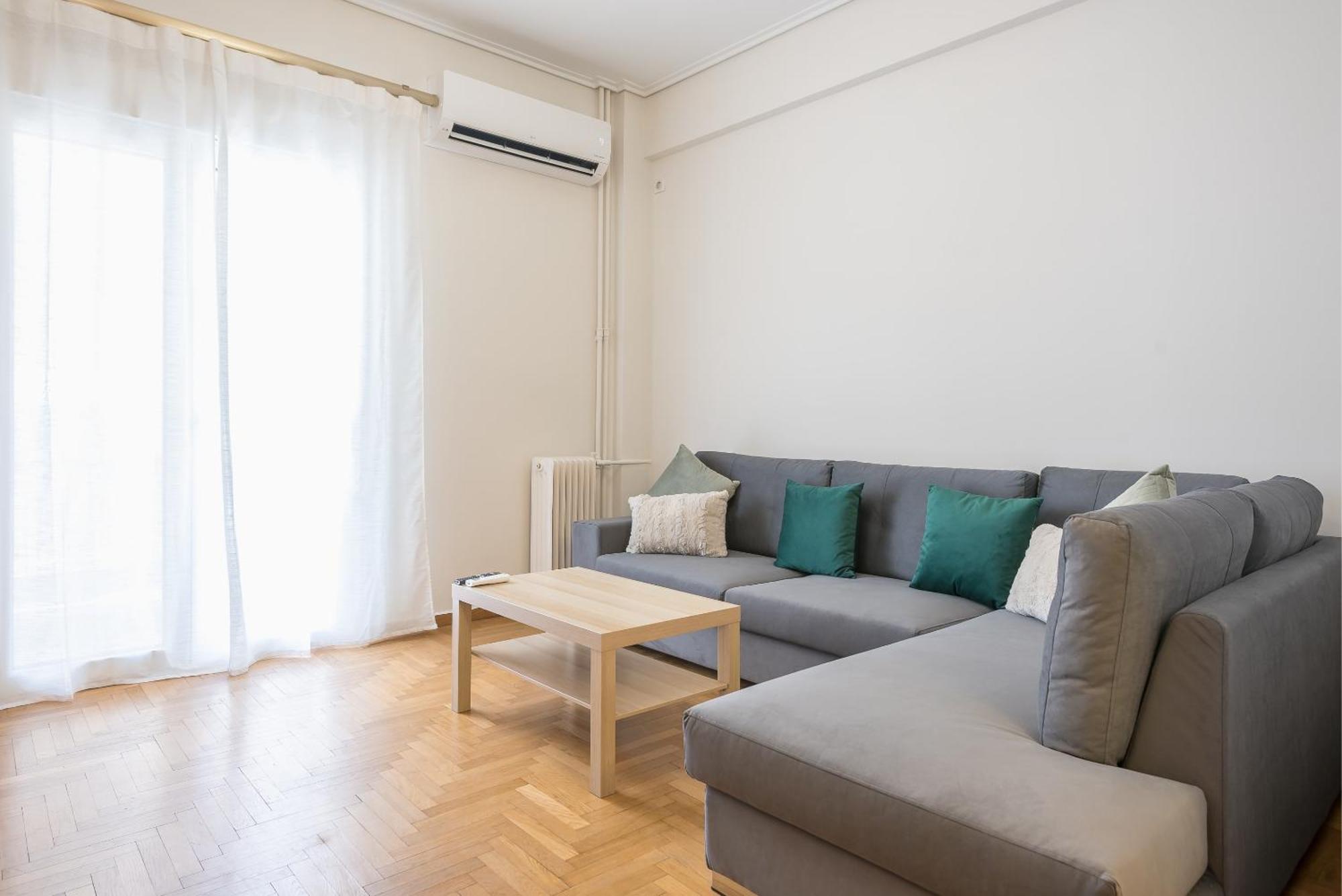Stylish 2 Bd Urban Retreat Near Panormou Metro
