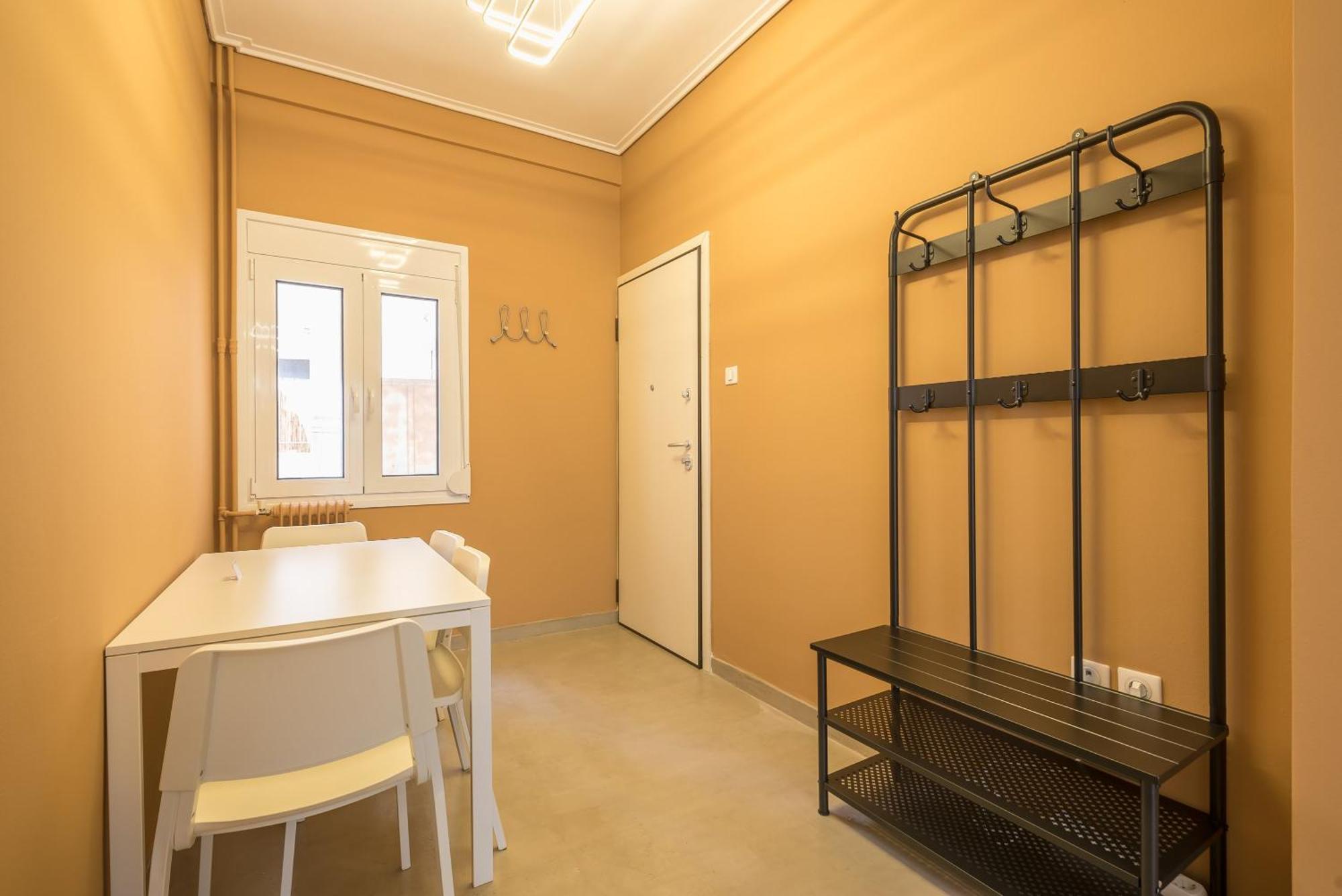 Apartment Stylish 2 Bd Urban Retreat Near Panormou Metro
