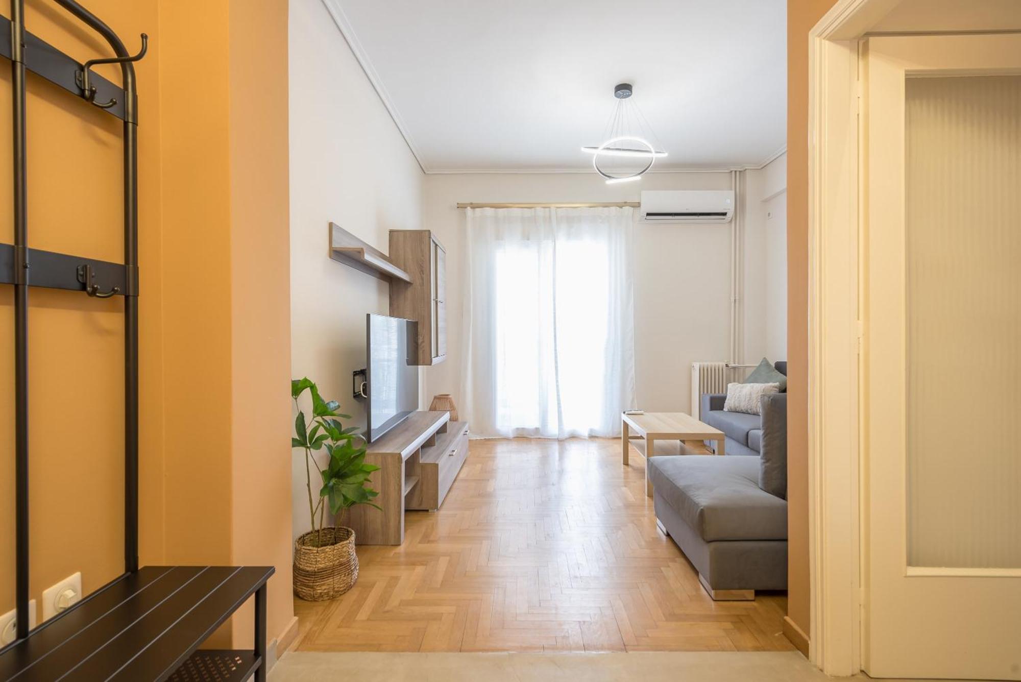 Stylish 2 Bd Urban Retreat Near Panormou Metro Athens