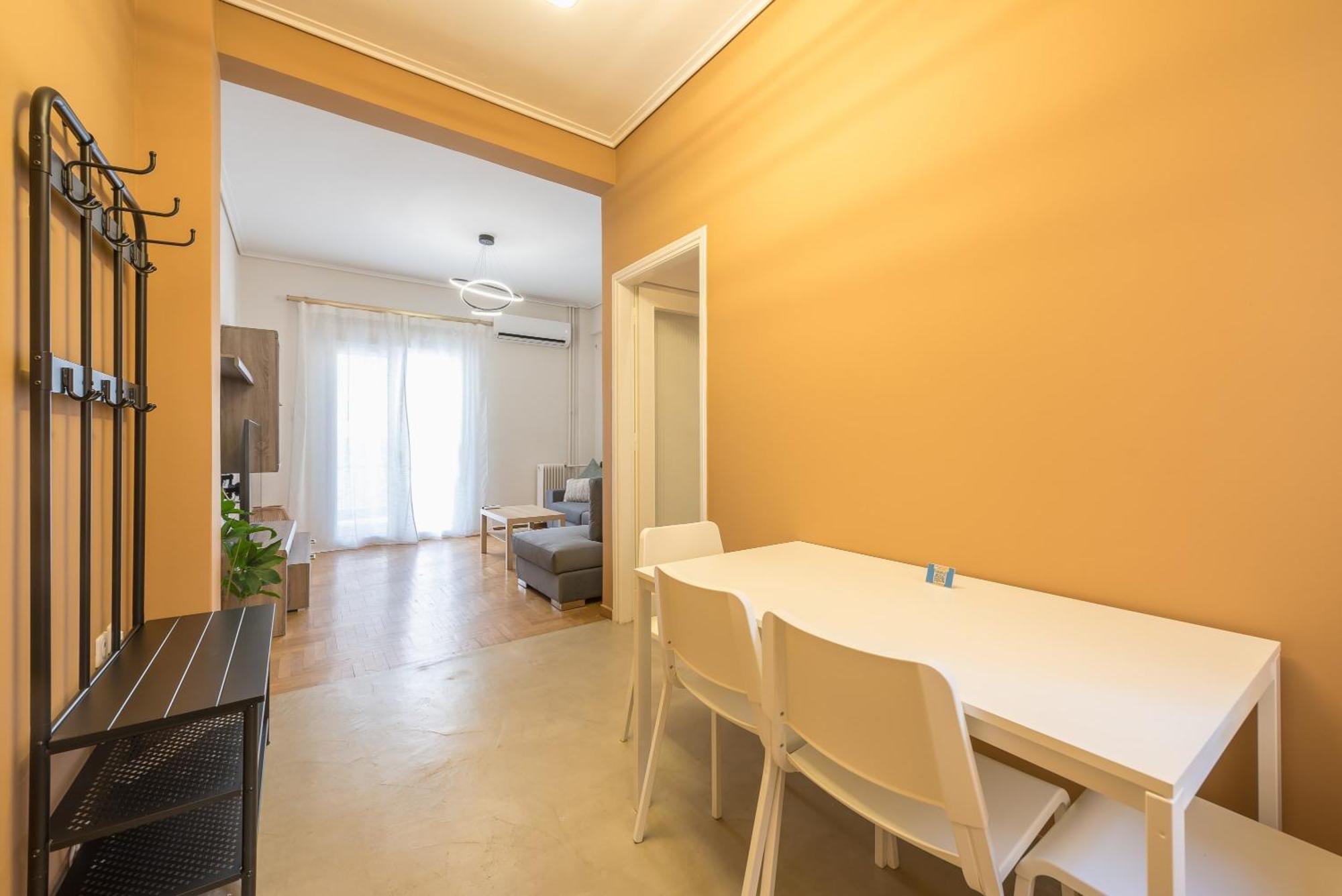 Stylish 2 Bd Urban Retreat Near Panormou Metro